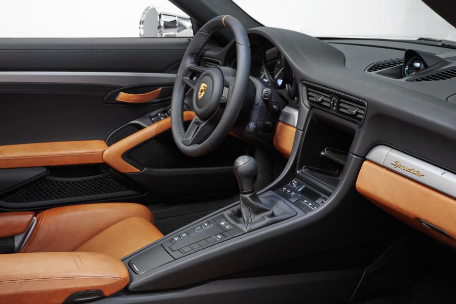 Интерьер Porsche 911 Speedster Concept (991) 2018 года  (фото 4 из 18)